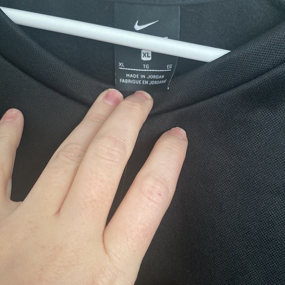 Men’s Nike sweatshirt…my fiancé had it for baseball but never wore it. - Picture 3 of 5